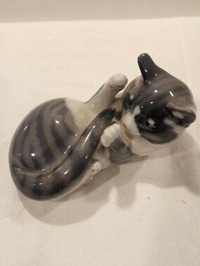 Vintage Royal Copenhagen Porcelain Playful Cat Figurine #727 – Denmark